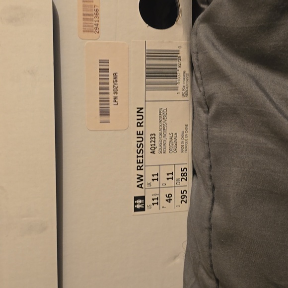 Sneakers - Picture 3 of 6